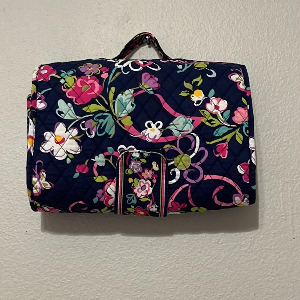VERA BRADLEY DIAPER CHANGING PAD CLUTCH IN RETIRED RIBBONS PATTERN